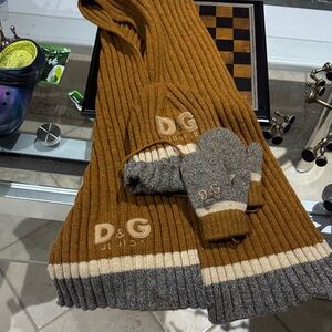 D&G Kids Tan and Gray Mittens Set
